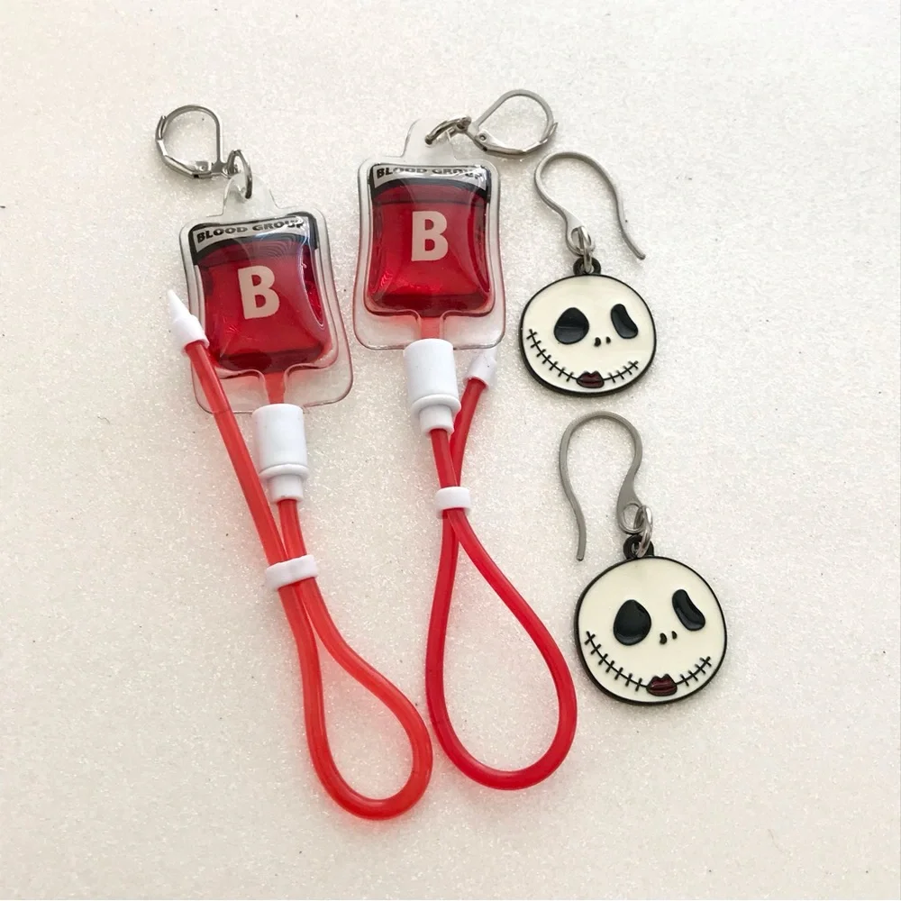 🆕 Blood Bag Type B and Skull Earrings - Picture 2 of 4